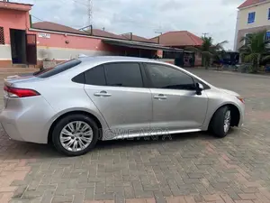 Toyota Corolla LE 2020 Silver