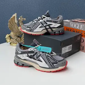 High Quality Luxury New Balance 1906R Sneakers