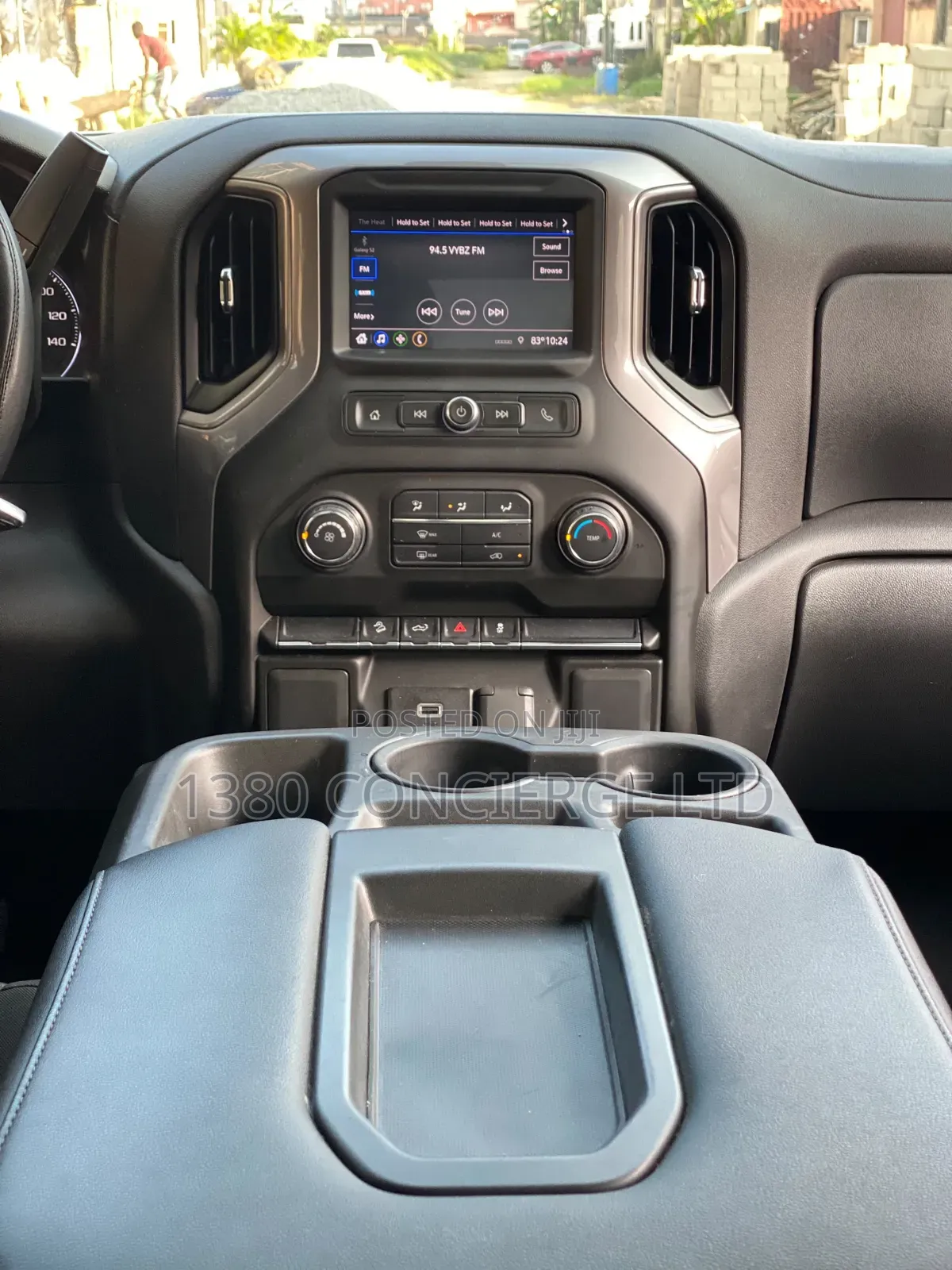 Chevrolet Silverado 2020 Silver