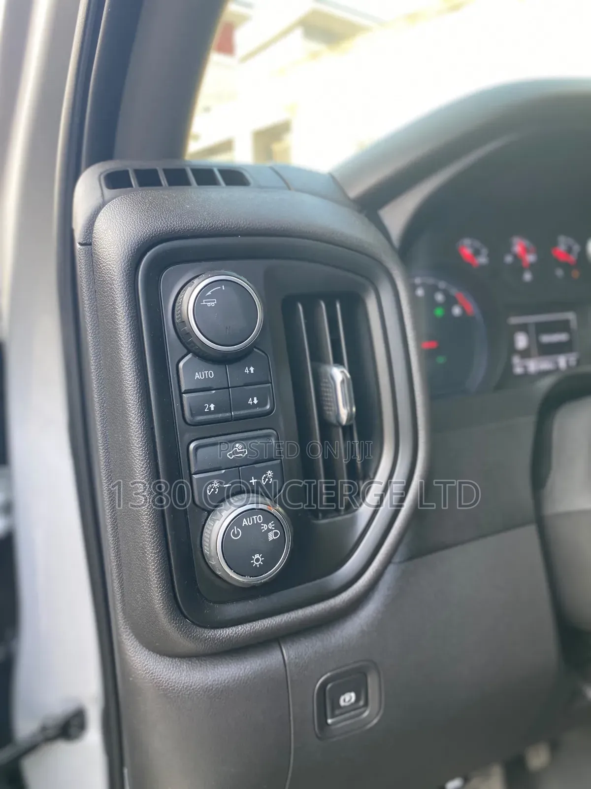 Chevrolet Silverado 2020 Silver