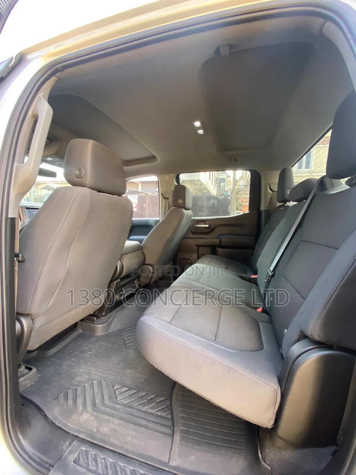 Chevrolet Silverado 2020 Silver