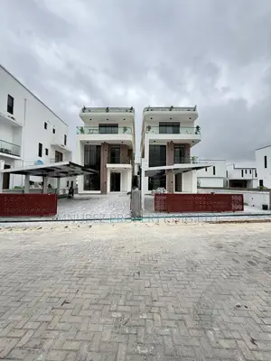 5bdrm Duplex in Chevron for sale