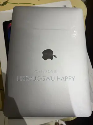 Laptop Apple MacBook Pro 2022 M2 8GB Apple M2 SSD 256GB