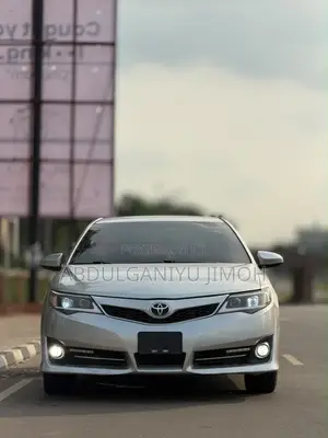 Toyota Camry SE 4dr Sedan (2.5L 4cyl 6A) 2013 Silver