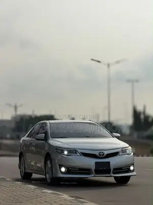 Toyota Camry SE 4dr Sedan (2.5L 4cyl 6A) 2013 Silver