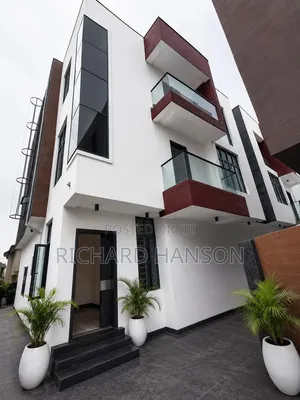 5bdrm Duplex in In Lekki for sale
