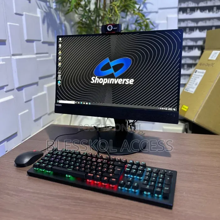Desktop Computer Lenovo 16GB Intel Core i5 SSD 256GB