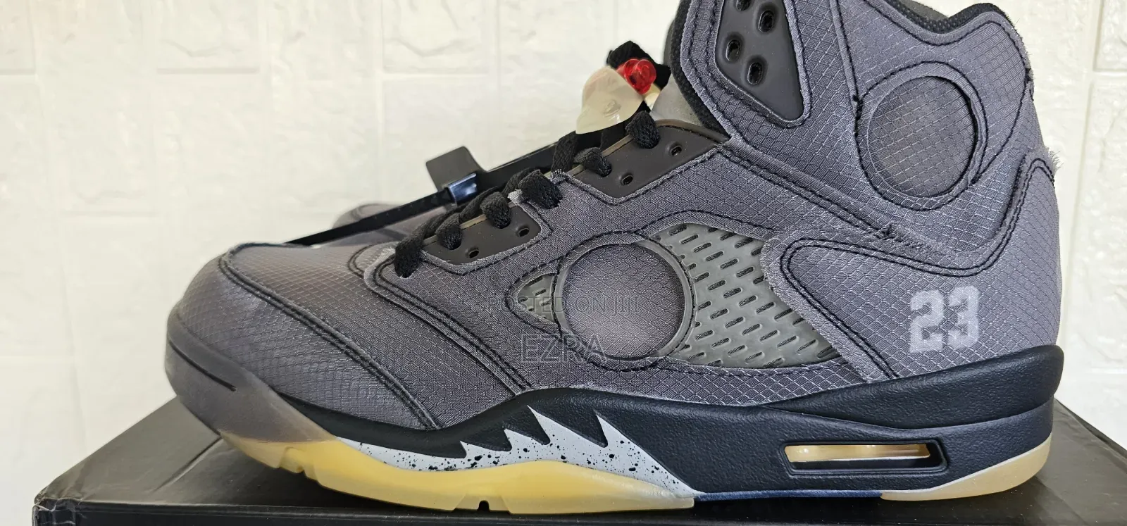 Air Jordan 5 Retro Muslin.