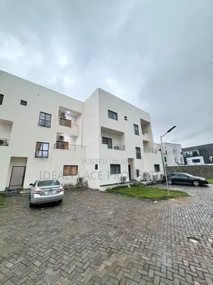 4bdrm Townhouse / Terrace in Osapa london for rent