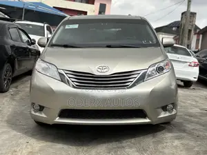 Toyota Sienna XLE Premium 7-Passenger 4dr Minivan AWD (3.5L 6cyl 6A)