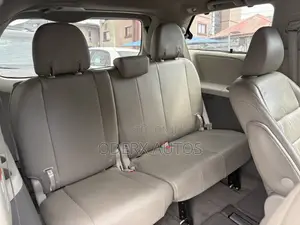 Toyota Sienna XLE Premium 7-Passenger 4dr Minivan AWD (3.5L 6cyl 6A)