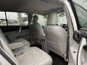 Toyota Highlander Limited 2012 Silver