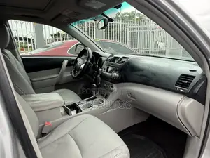 Toyota Highlander Limited 2012 Silver