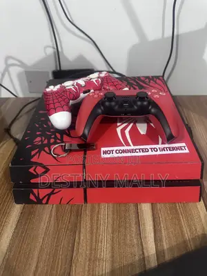 PS4 Used With 8 Games and 2 New Pads