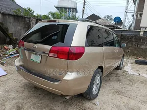 Toyota Sienna 2006 Gold