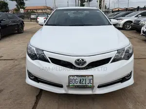 Toyota Camry SE 4dr Sedan (2.5L 4cyl 6A) 2012 White