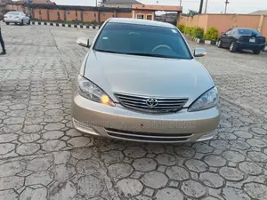 Toyota Camry 2004 Gold