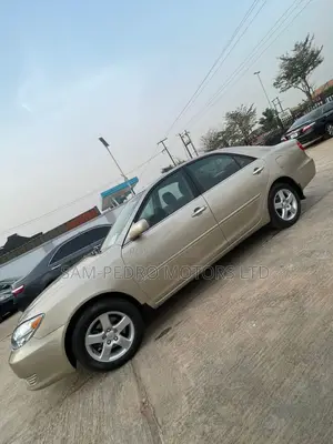 Toyota Camry SE V6 4dr Sedan (3.3L 6cyl 5A) 2004 Gold
