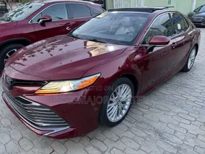Toyota Camry XLE FWD (2.5L 4cyl 8AM) 2018 Red