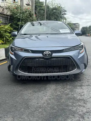 Toyota Camry XLE FWD 2020 Blue
