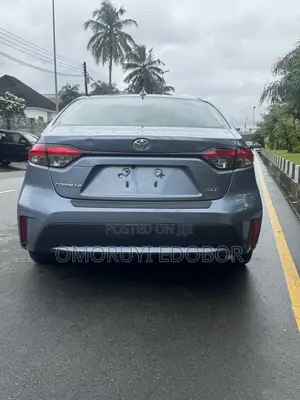 Toyota Camry XLE FWD 2020 Blue
