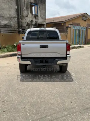 Toyota Tacoma SR5 2017 Silver