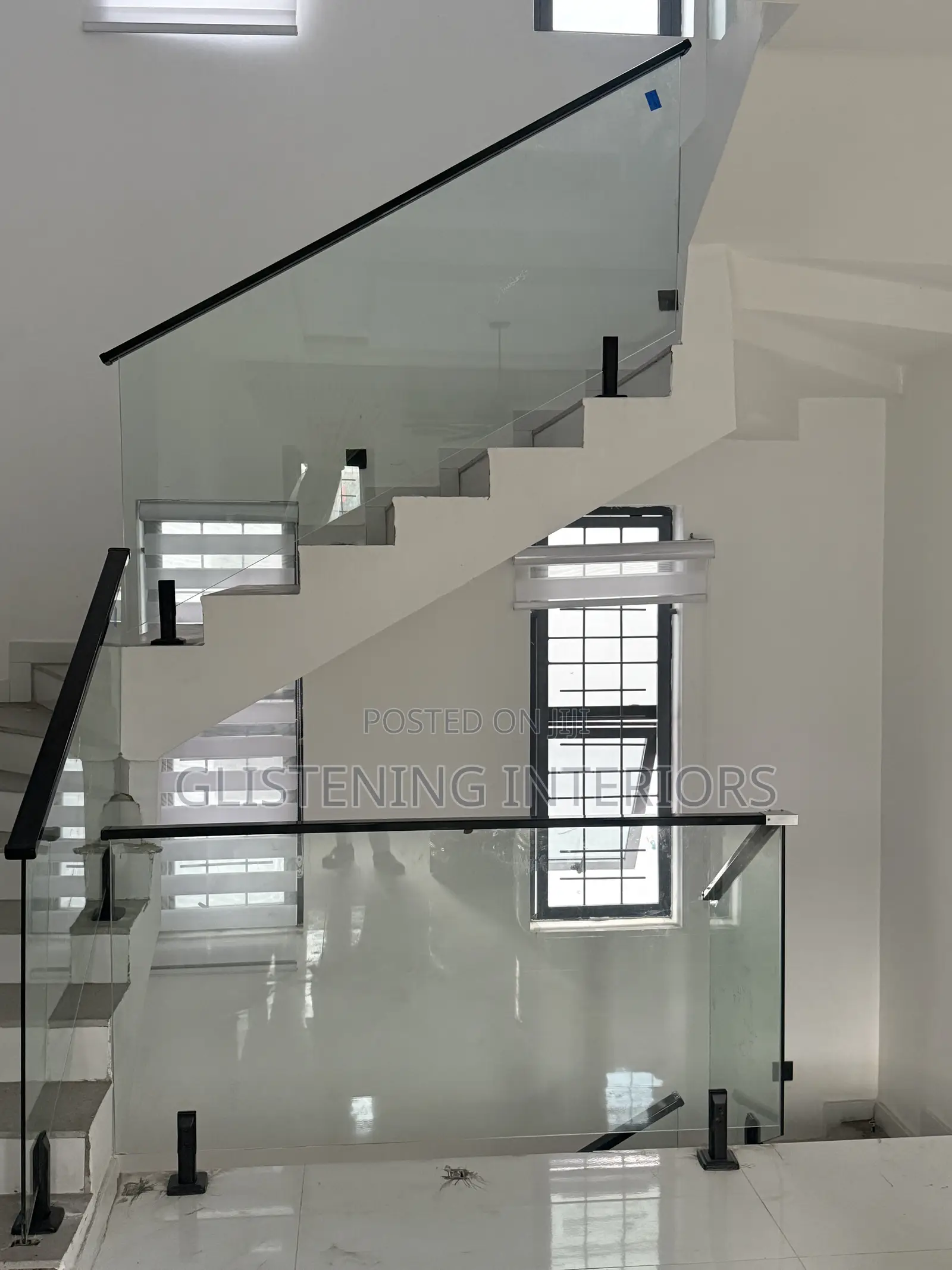 Staircase Spigot Using a 10mm Tempered Plain Glass