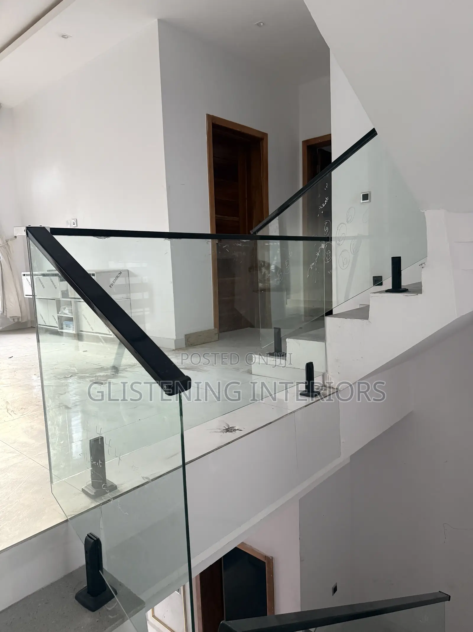 Staircase Spigot Using a 10mm Tempered Plain Glass
