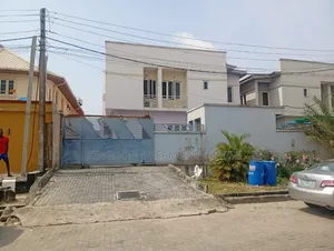 3bdrm Block of Flats in Lekki Phase 1 Right for sale