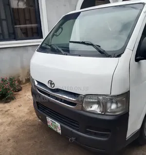 Toyota HiAce 2010 White