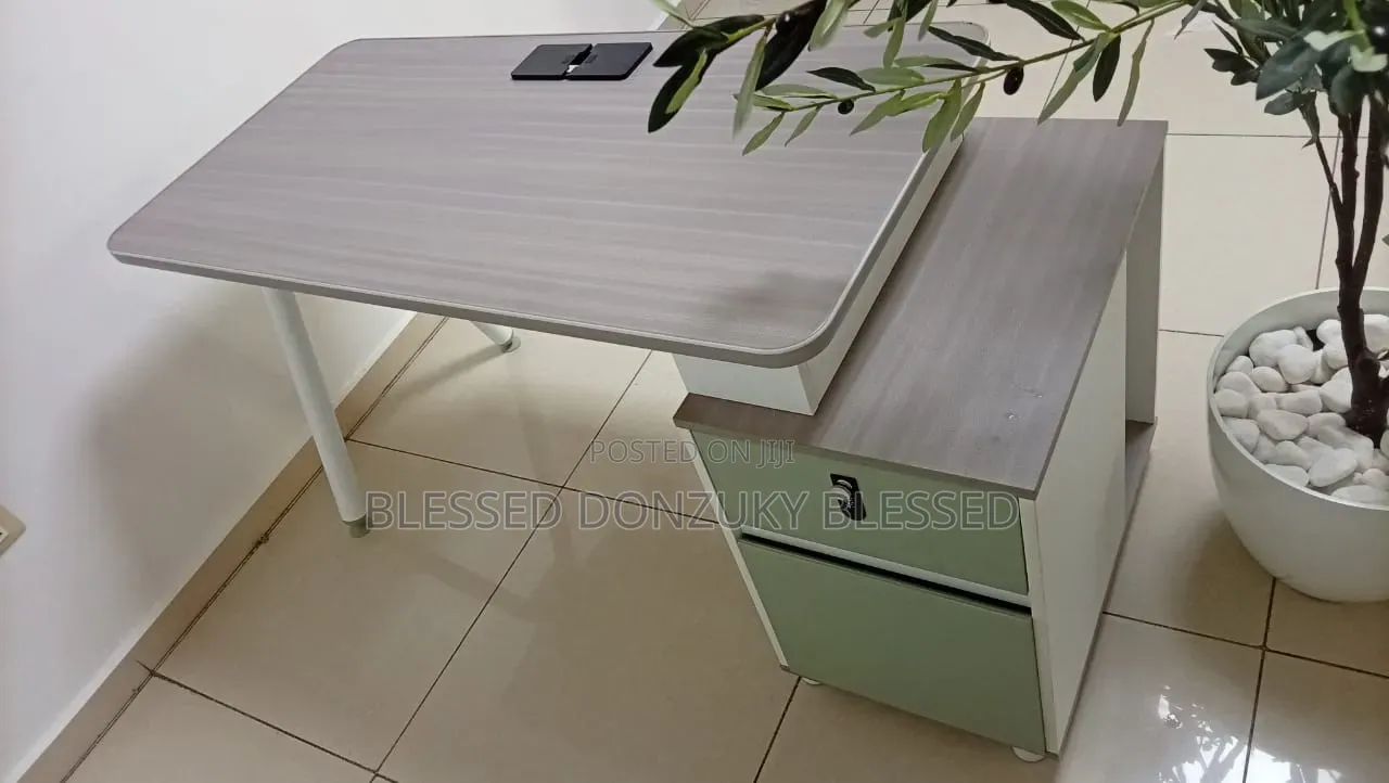 1.4 Meters Which Is 5ft Office Table