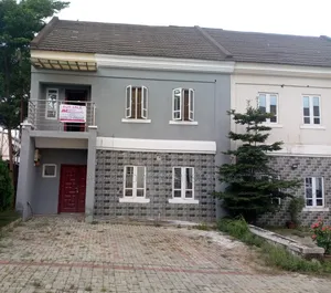 4bdrm Duplex in Rockvale Manors for sale