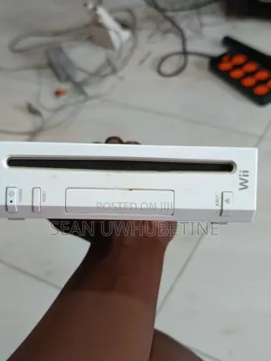 Wii Console +2wii Remotes