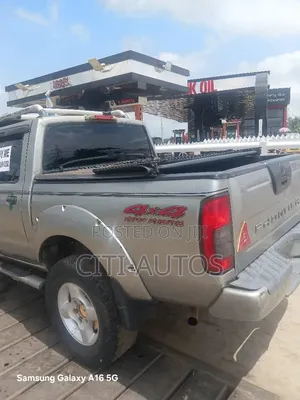Nissan Frontier 2004 Gray