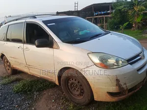 Toyota Sienna 2005 White
