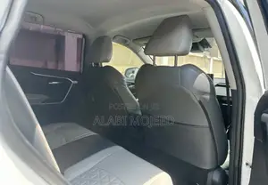 Toyota RAV4 XLE AWD 2020 White