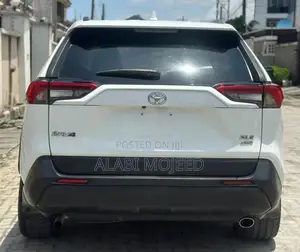 Toyota RAV4 XLE AWD 2020 White