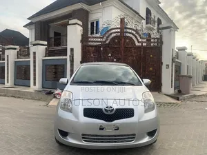 Toyota Yaris 2010 Silver