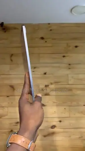 Apple iPad Pro 12.9 (2022) 128 GB Gray