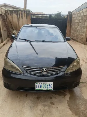 Toyota Camry XLE 4dr Sedan (2.4L 4cyl 5A) 2005 Black