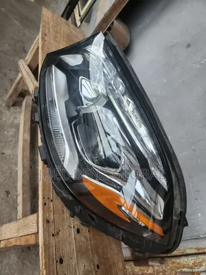GLS 550 Driver Side Headlight