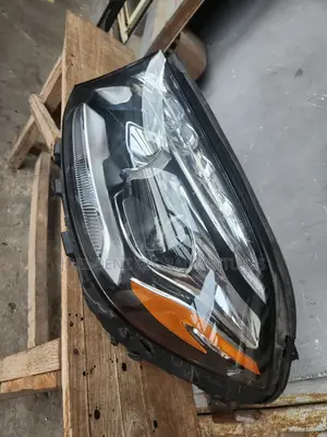 GLS 550 Driver Side Headlight