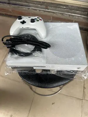 Xbox One S With Pad and Complete Accessories