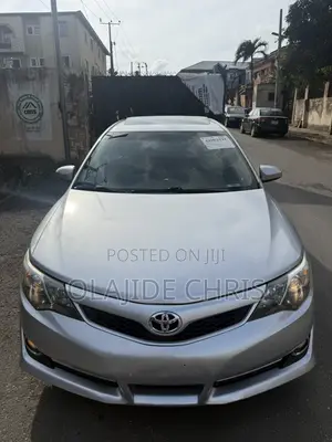 Toyota Camry SE 4dr Sedan (2.5L 4cyl 6A) 2013 Silver