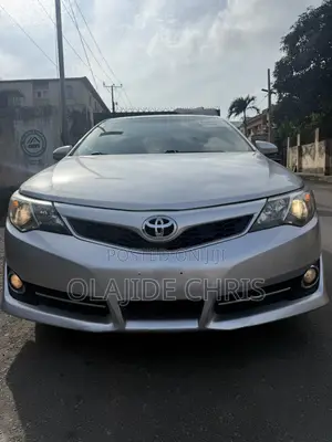 Toyota Camry SE 4dr Sedan (2.5L 4cyl 6A) 2013 Silver