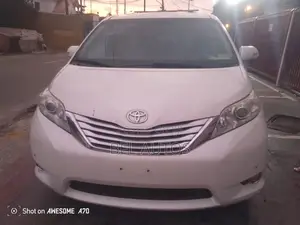 Toyota Sienna 2013 White