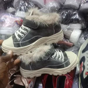 Children Stock Shoes Available in Colors and Sizes Quality