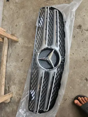 GLC300 2017 Front Grill