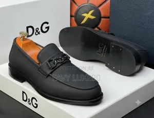 D G Noir Chain-Accent Penny Loafer