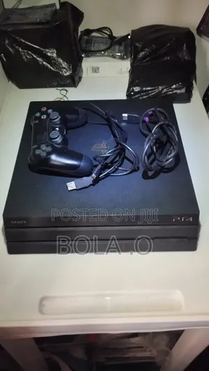 Hacked Ps4 Pro 1tb Storage, 18 Games and 1 Pad